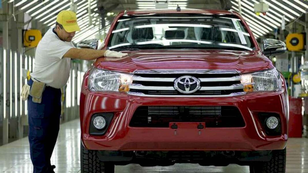 la-automotriz-toyota-compro-casi-todos-los-bonos-para-importadores