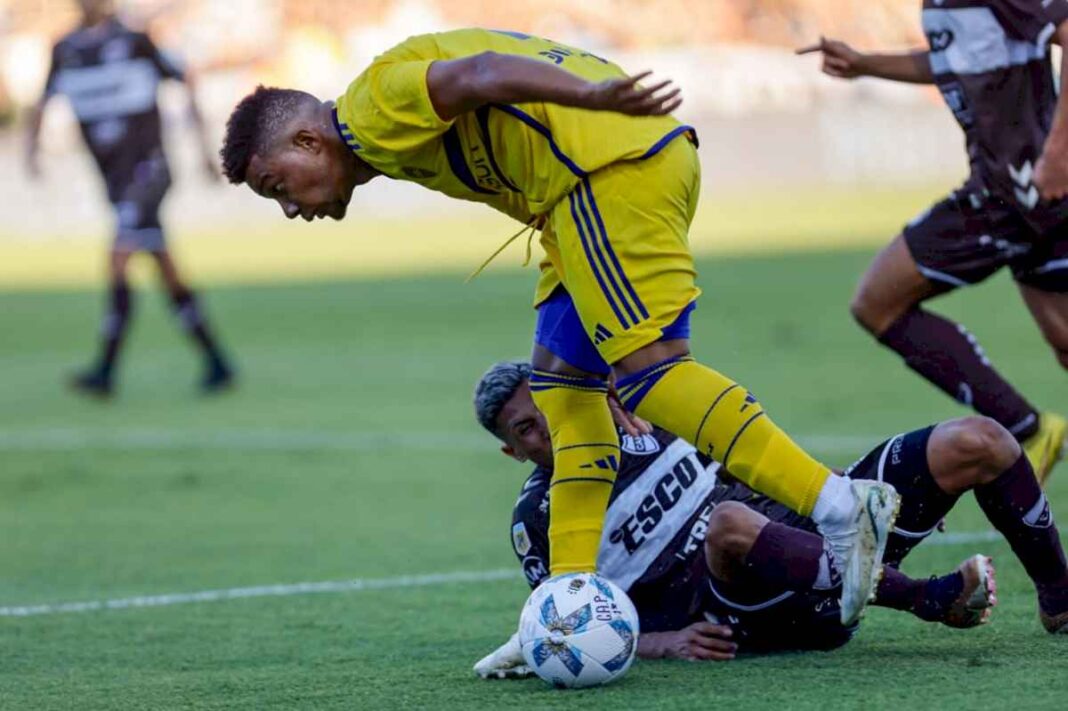 boca-regalo-el-primer-tiempo,-mejoro-en-la-segunda-parte-con-los-cambios,-pero-no-le-alcanzo-para-vencer-a-platense