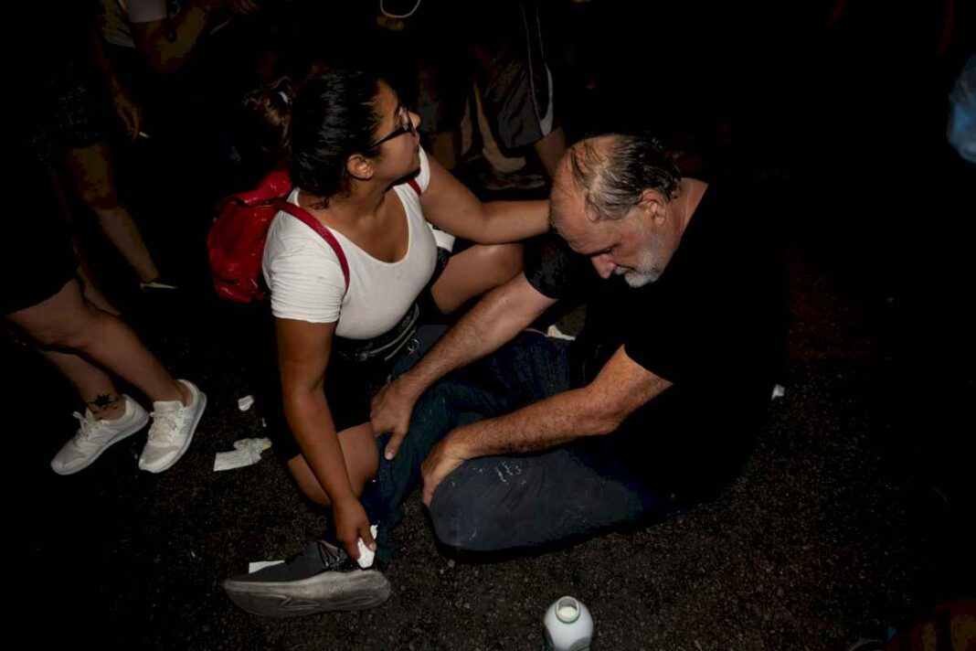 vuelve-la-tension-en-las-puertas-del-congreso:-militantes-de-izquierda-se-enfrentan-con-la-policia-y-la-gendarmeria