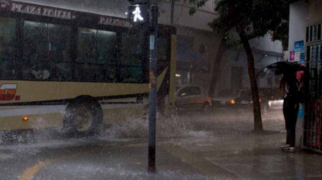 lanzaron-una-alerta-amarilla-por-tormentas-para-buenos-aires:-hay-otras-tres-provincias-en-la-misma-situacion