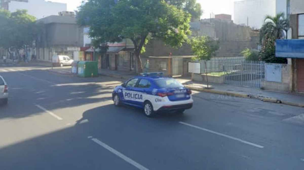 cordoba:-dos-personas-murieron-tras-descompensarse-en-la-calle-y-sus-familiares-afirman-que-tenian-dengue