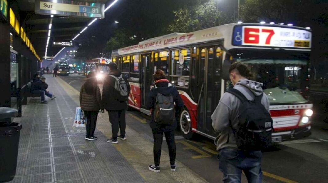 paro-de-colectivos:-que-lineas-paran-este-jueves-11-de-abril