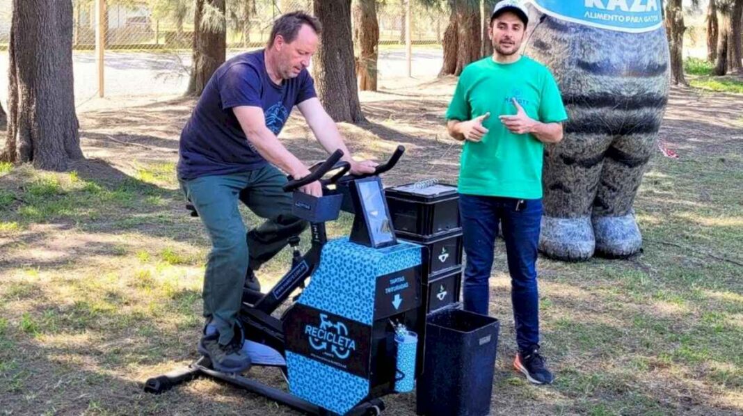 recileta:-asi-funciona-la-bicicleta-que-recicla-tapitas-mientras-se-pedalea