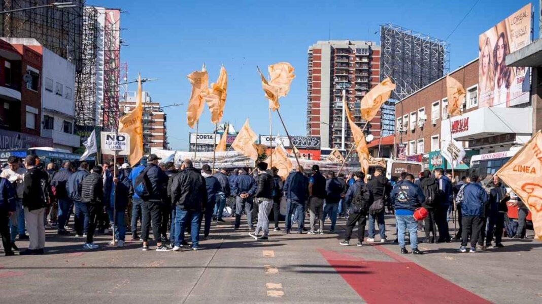 levantaron-la-protesta-de-los-choferes-de-colectivos-en-puente-saavedra:-reclamaban-una-recomposicion-salarial