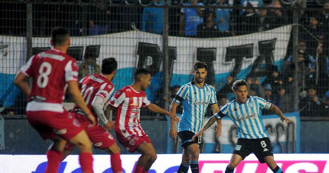 racing-y-otro-papelon-en-copa-argentina:-los-seis-cachetazos-historicos-que-le-dio-el-ascenso,-el-karma-moderno-de-la-academia