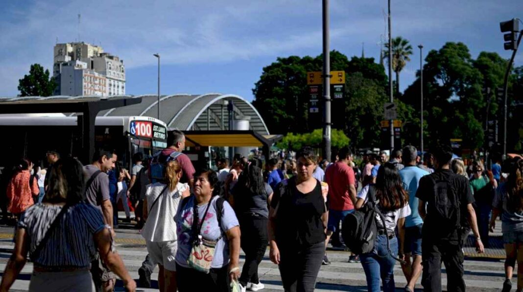 la-uta-y-la-fraternidad-se-suman-al-paro-de-la-cgt:-que-va-a-pasar-con-los-colectivos-y-trenes-el-9-de-mayo