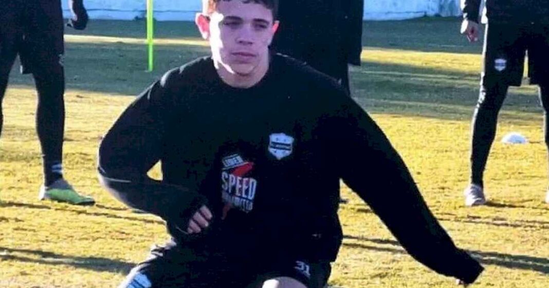 quien-es-mateo-apolonio:-el-pibe-de-14-anos-que-el-ogro-fabbiani-llevo-al-banco-de-riestra-y-podria-debutar-en-copa-argentina