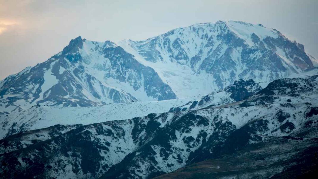 no-es-buenos-aires:-donde-hay-alerta-amarilla-por-nieve-el-25-de-mayo-en-la-argentina