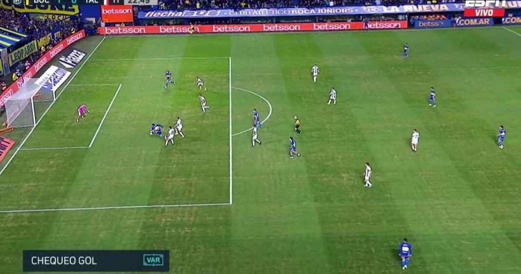 polemica-en-boca-vs-talleres:-cavani-metio-un-golazo,-pero-el-var-trazo-las-lineas-y-encontro-al-uruguayo-en-offside