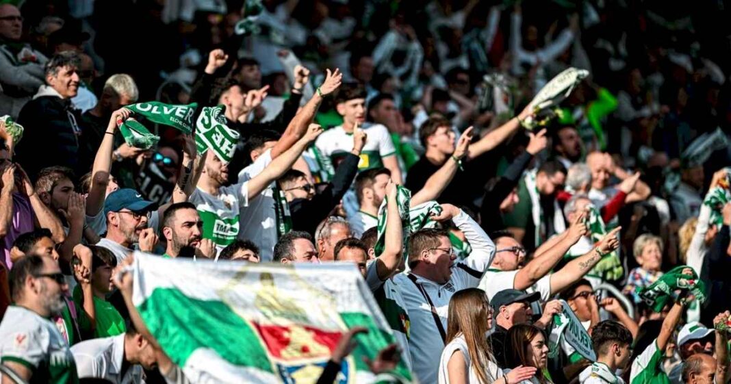 los-hinchas-del-elche-perdieron-la-paciencia-y-apuntaron-contra-christian-bragarnik