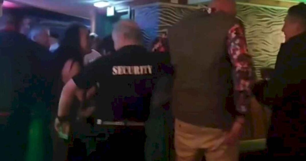 un-excampeon-del-mundo-de-peso-pesado-fue-echado-de-un-bar-por-estar-alcoholizado