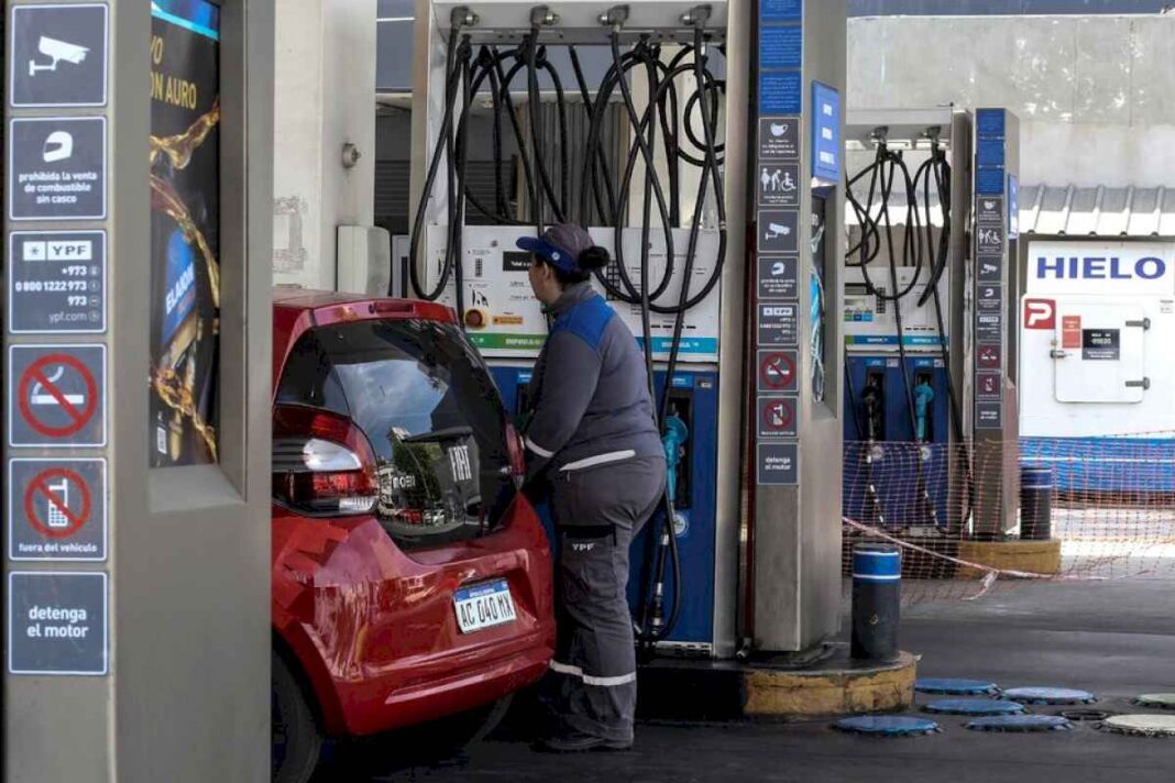 otro-aumento-de-combustibles:-cuanto-cuesta-el-litro-de-nafta-desde-este-lunes