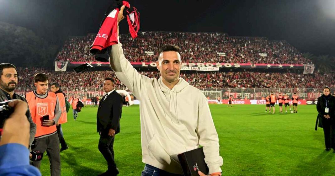 la-emotiva-ovacion-que-recibio-lionel-scaloni-en-el-entretiempo-del-partido-entre-newell’s-e-independiente-rivadavia-en-rosario