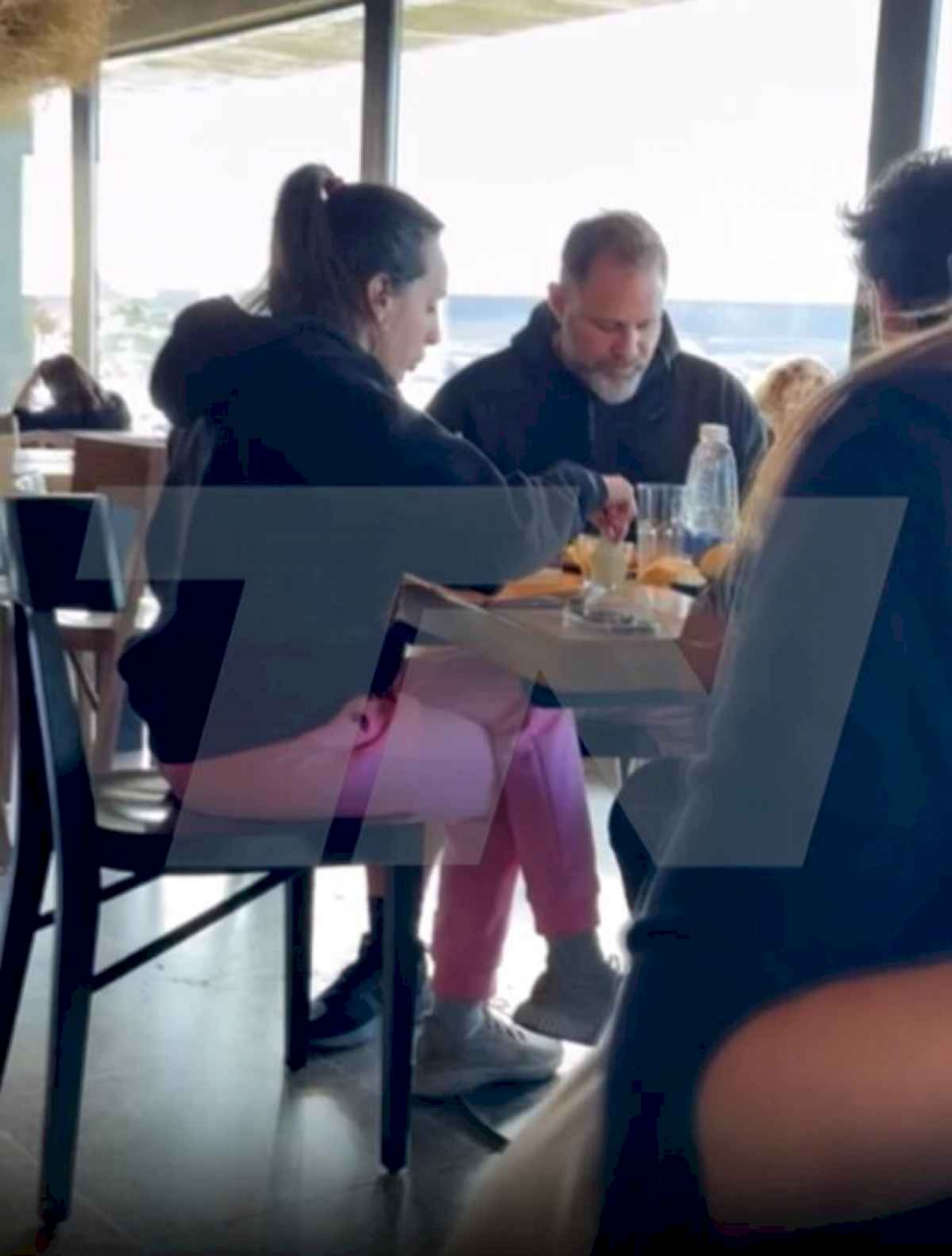 el-video-de-tamara-pettinato-almorzando-con-su-pareja-en-chubut-tras-el-escandalo-con-alberto-fernadez