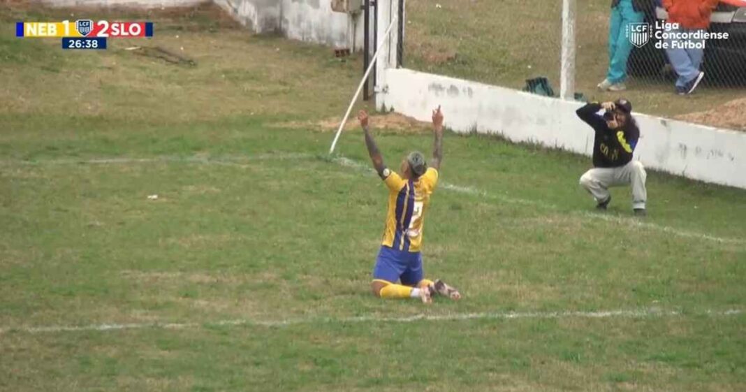 gustavo-bou-se-da-el-gusto-de-su-vida:-de-pieza-clave-en-el-racing-campeon-de-2014-a-presidente,-capitan-y-goleador-en-la-liga-de-concordia