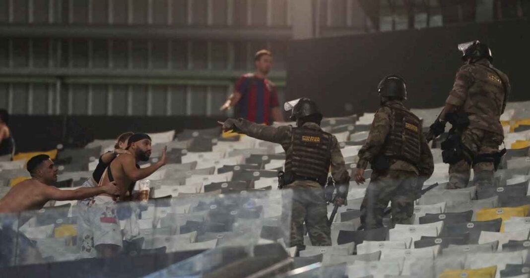 otra-brutal-represion-de-la-policia-de-brasil-contra-hinchas-argentinos:-palazos-y-gases-lacrimogenos-para-san-lorenzo-en-belo-horizonte