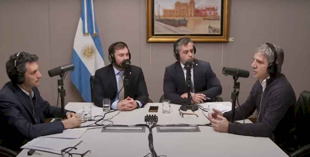 debuto-el-streaming-del-ministerio-de-economia-y-luis-caputo-anuncio-que-estan-trabajando-en-una-reglamentacion-para-usar-fondos-del-blanqueo-con-una-tarjeta-de-debito