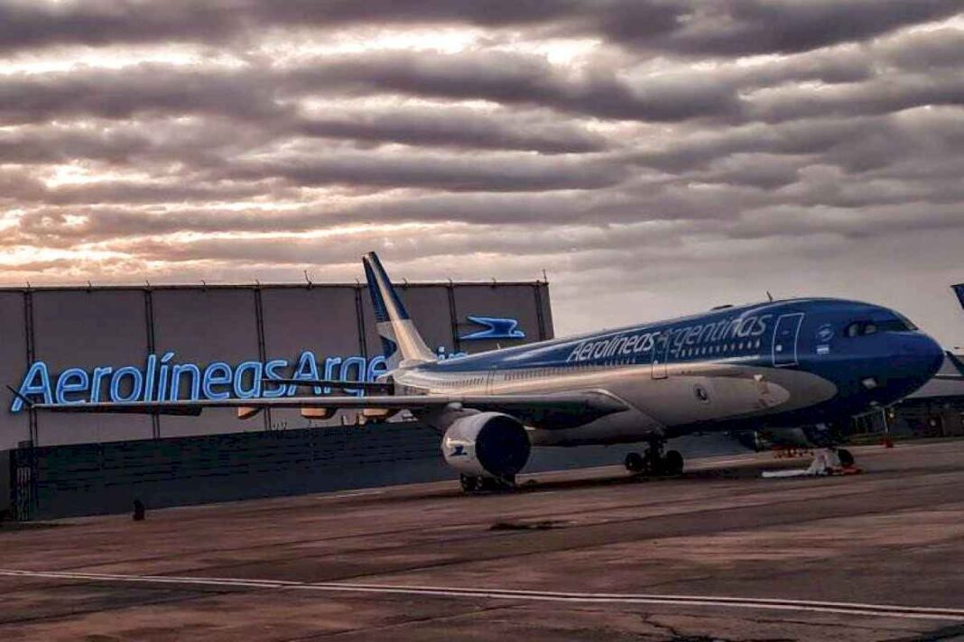 aerolineas-argentinas-onda-low-cost:-anuncio-vuelos-nocturnos-con-tarifas-«super-promo»