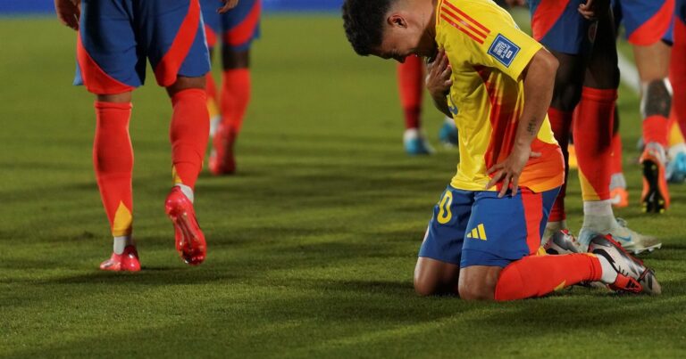 Video: el golazo de tiro libre de Juanfer Quintero ante Uruguay