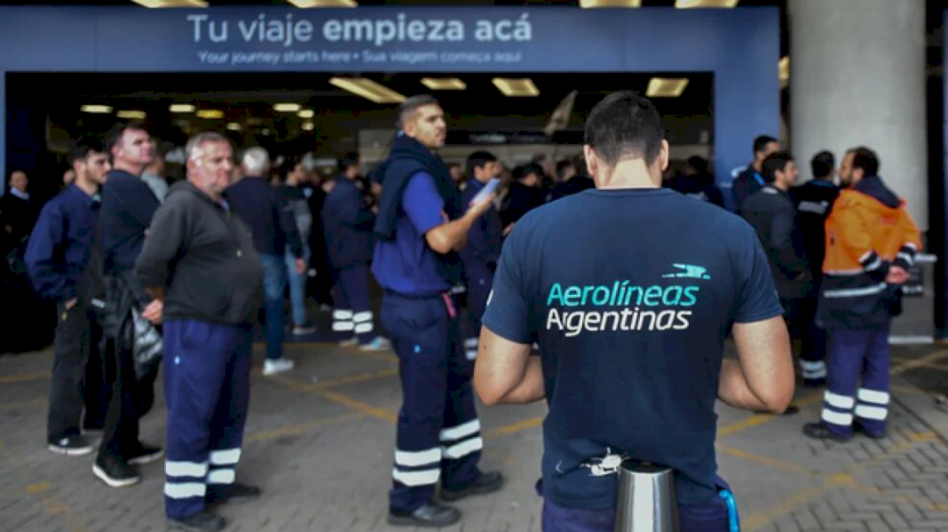 las-razones-por-las-cuales-los-gremios-de-aerolineas-argentinas-no-quieren-manejar-la-empresa