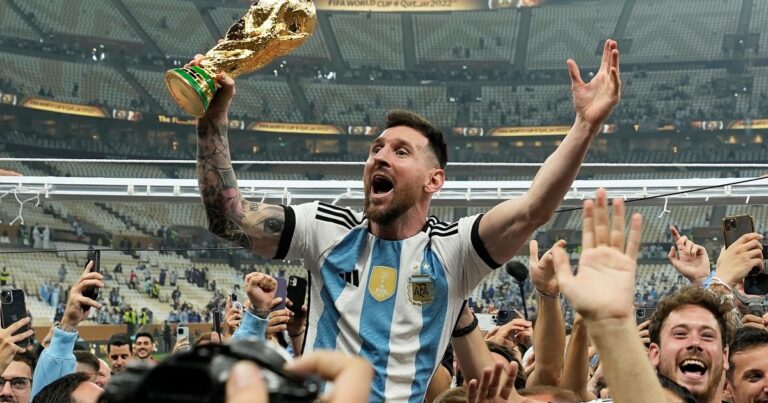 Una radio inglesa eligió a Messi como el mejor jugador del siglo XXI pero se olvidó de Di María