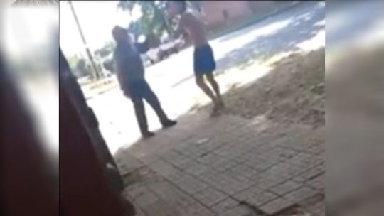 «Te lo voy a arreglar»: un jubilado discutió con un vecino en La Plata y le pegó cinco tiros