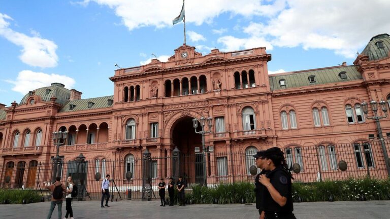 El Gobierno recibe a diputados dialoguistas de cara a las sesiones extraordinarias