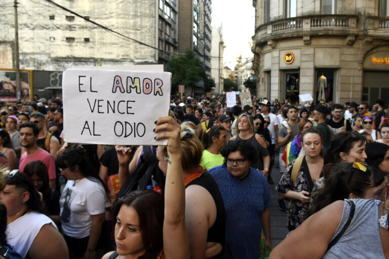 Que los fachos vuelvan al closet