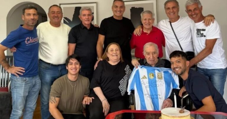Video: la visita de los campeones del 86 a Bilardo en el día de su cumpleaños