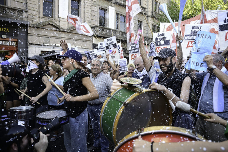 Contra Jubilados y «barras» imaginarios se militarizó la Plaza