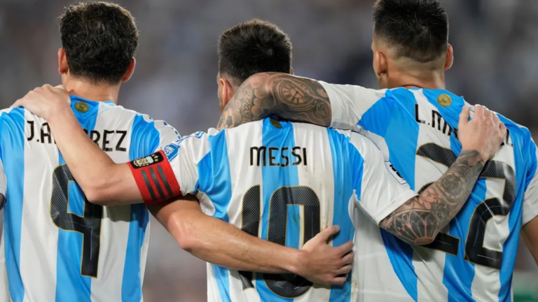 La IA eligió a los mejores 3 delanteros de la historia del fútbol argentino
