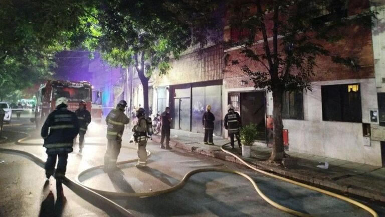 Constitución: impresionante incendio en un hotel deja cuatro heridos