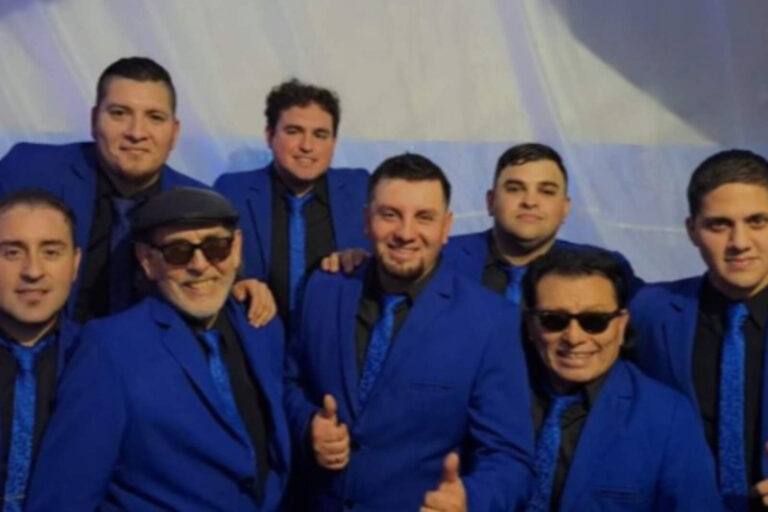 El cantante de Los Charros fue brutalmente agredido sobre el escenario