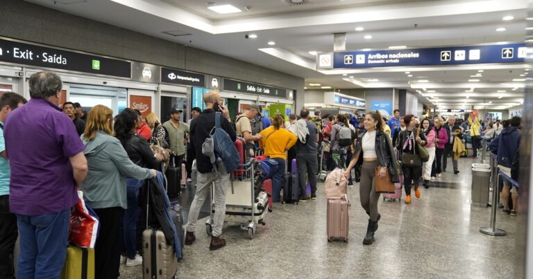Vuelos: se levantó el paro, pero podría haber complicaciones tras el fin de semana largo