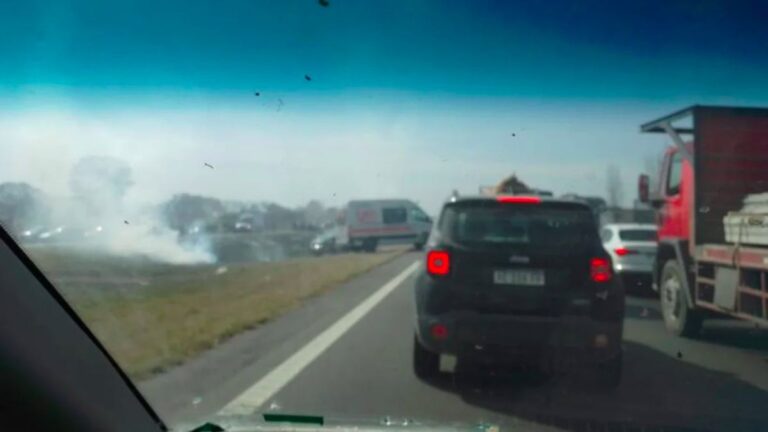 Tucumán: una nube de humo en la ruta provocó un choque en cadena que afectó a 10 autos