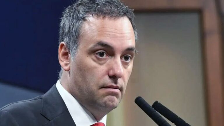 La chicana de Manuel Adorni al peronismo por el apagón durante el cierre de listas: «Felicitaciones…»