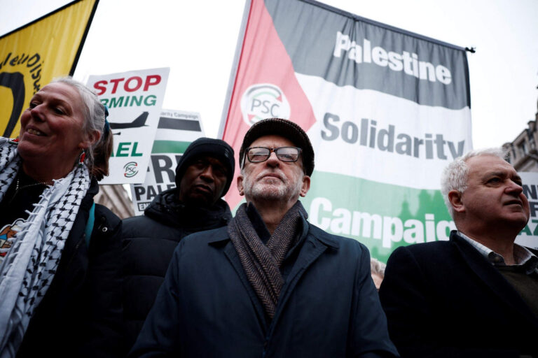El antisemita británico Jeremy Corbyn fundó un partido con agenda anti-Israel