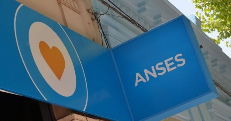 El Gobierno oficializó el aumento de jubilaciones, pensiones y AUH: cuánto se cobrará en agosto