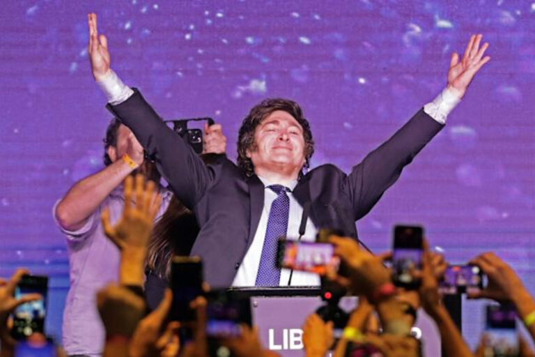 El Gobierno de Milei bajó la deuda del 99,4% del PBI al 42,2% del PBI