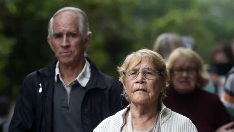 Es oficial el aumento para jubilados en agosto: a cuánto se va la mínima