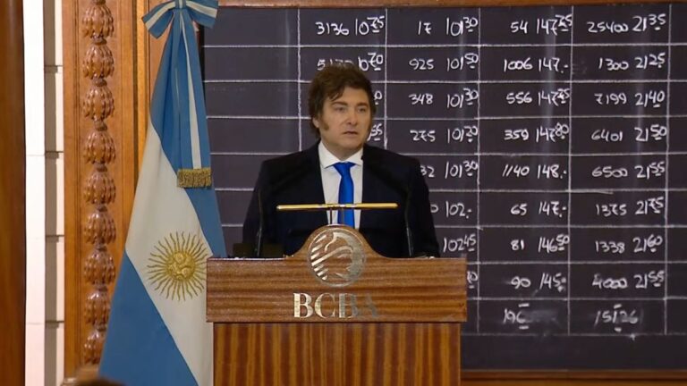 Javier Milei firmó los vetos para el aumento a los jubilados, lamoratoria previsional y la emergencia en discapacidad