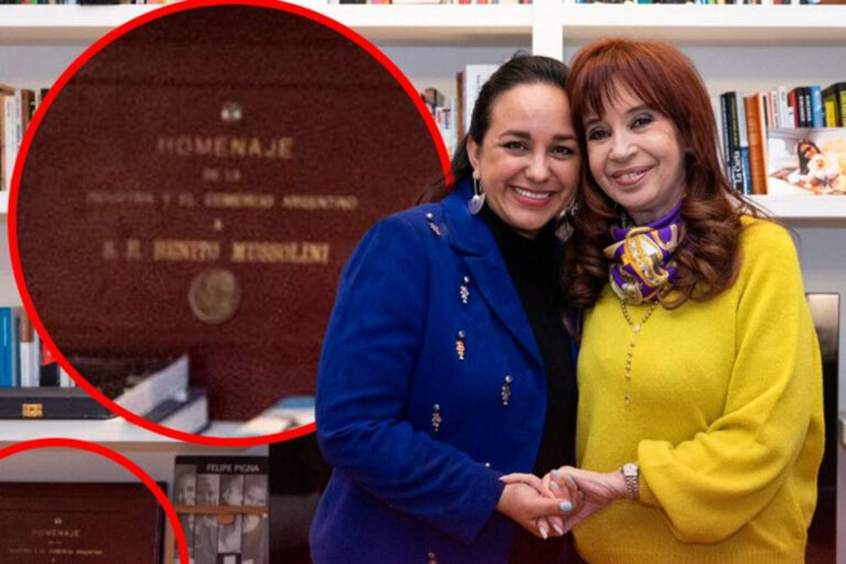 Cristina Kirchner exhibe en su living un libro nefasto en homenaje a Benito Mussolini
