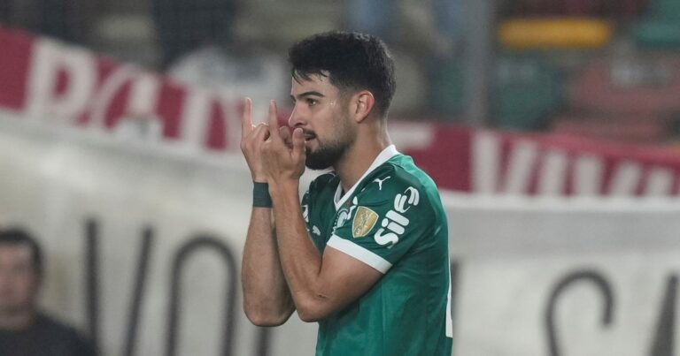 Palmeiras goleó 4-0 a Universitario y se afirma como candidato