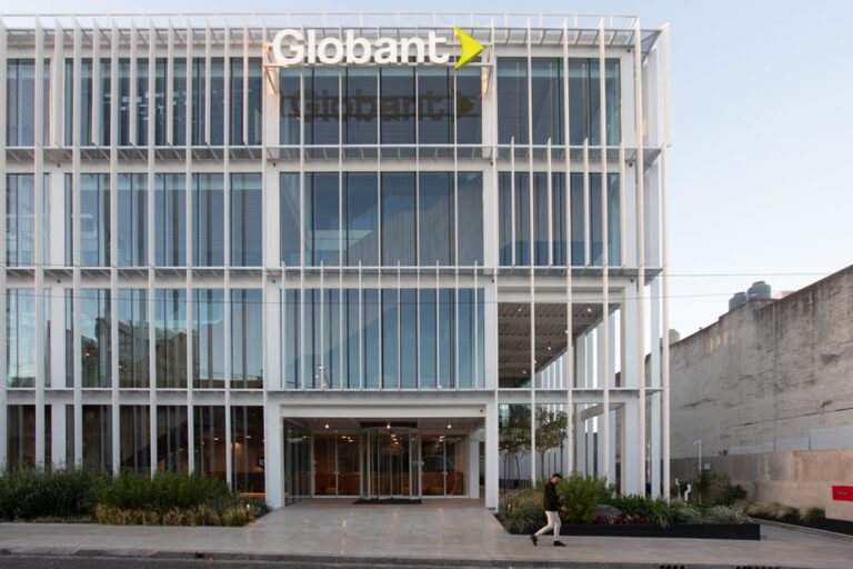 Globant lanzó una plataforma para acelerar la adopción de IA en las empresas