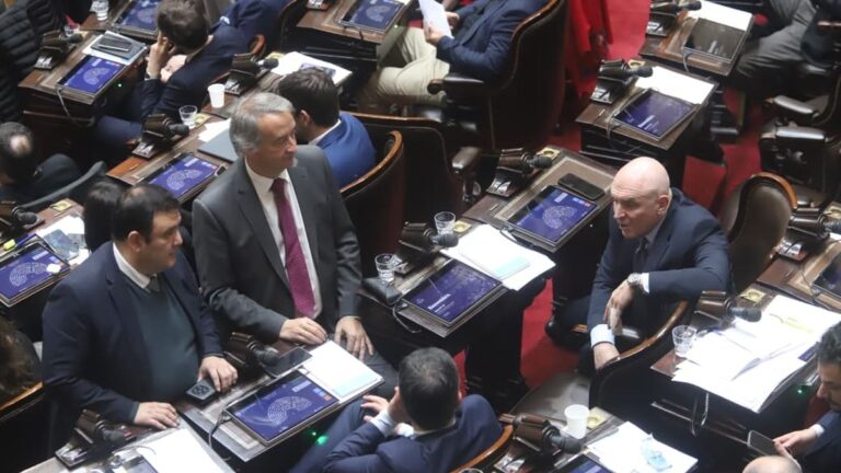 El Gobierno logró zafar la mitad del incremento del gasto que impulsó la oposición en el Congreso