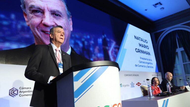 La Cámara de Comercio enfatizó su apoyo al Gobierno y destacó «cambios extraordinarios en términos macroeconómicos»