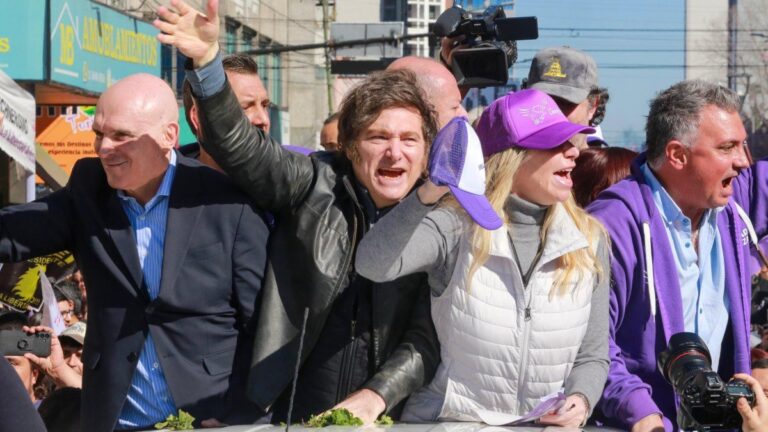 El Gobierno vuelve a la estrategia ofensiva y mantiene recorridas en PBA tras los incidentes en Lomas de Zamora