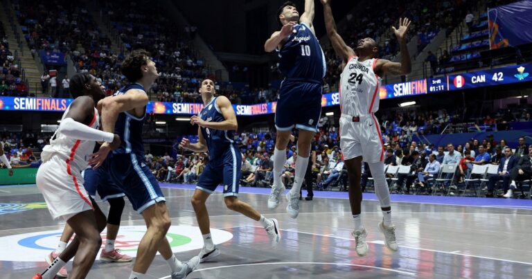 La Selección Argentina de básquet le hizo honor a la historia en la AmeriCup 2025: le ganó por paliza a la favorita Canadá y jugará la final con Brasil