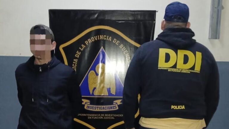 Uno por uno, todos los que hombres fueron a votar y quedaron detenidos en las elecciones