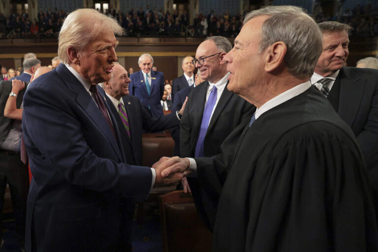 Otra victoria para Trump: la Corte reactiva las operaciones del ICE en California